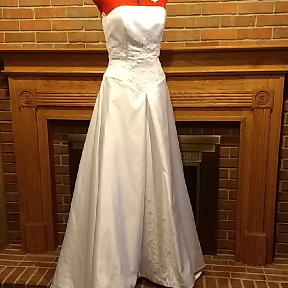 EUC Sz 12 St Tropez gown